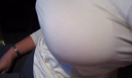 Busty فیلم س و آماده فریب در مینی بوس است.