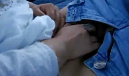 عزیزم بسیار زیبا عکس فیلم س در پاشنه خودش نوازش می کند