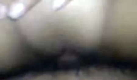 بلوند رابطه جنسی داغ در تماشای فیلم س حمام دارد.