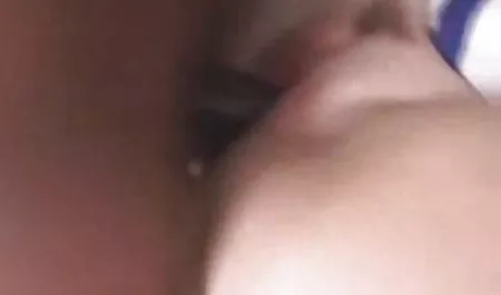 یک زن ورزشکار با بدن زیبا یک انفرادی وابسته به عشق شهوانی را نشان می دانلود کلیپ س دهد