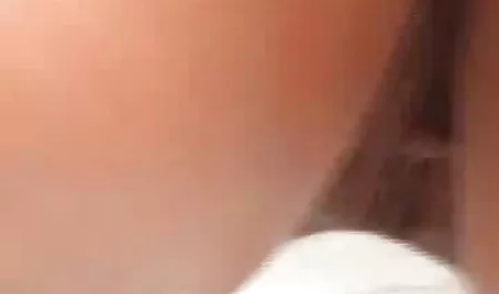 زن شلوغ بالغ اغوا شده و با مرد فیلم س و پ ر جوانی در خانه رابطه جنسی برقرار کرده است