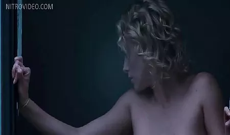مو قرمز چت وابسته به عشق کلیپ س ک شهوانی به طور فعال کلاه را با انگشتان دست و ناله می اندازد